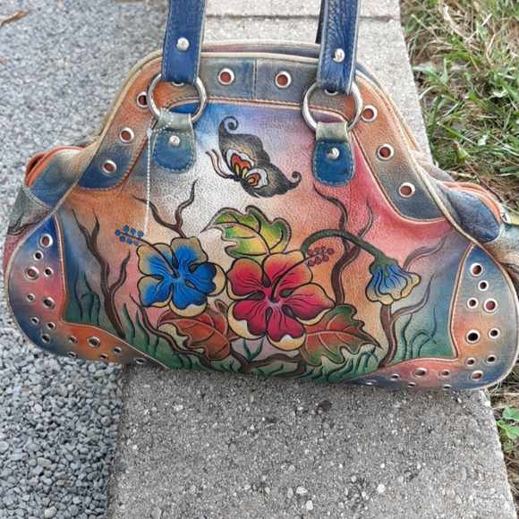 Biacci Couture Handbags - Gorgeous Biacci Couture 🌸 painted leather purse